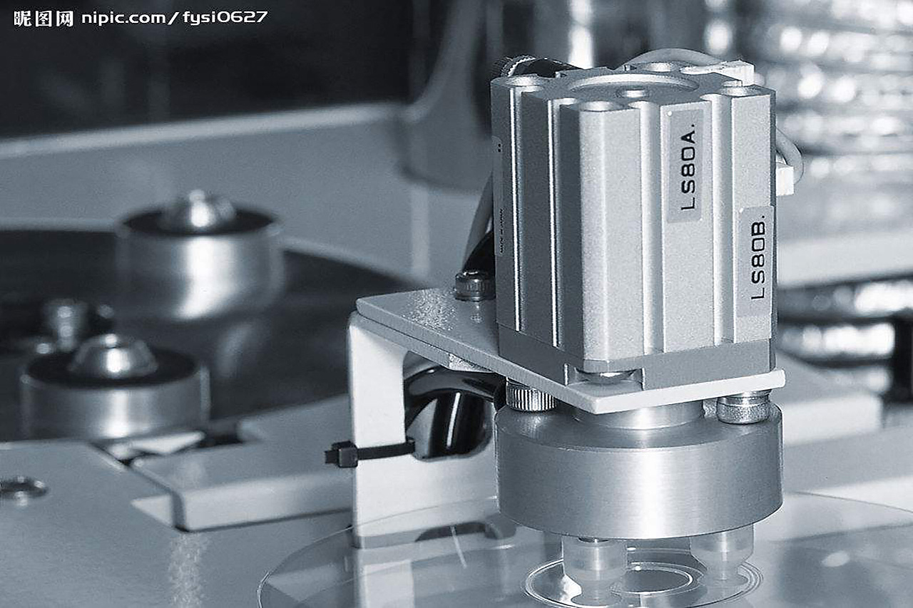 三轴点胶机平台在各个行业的应用领域前景